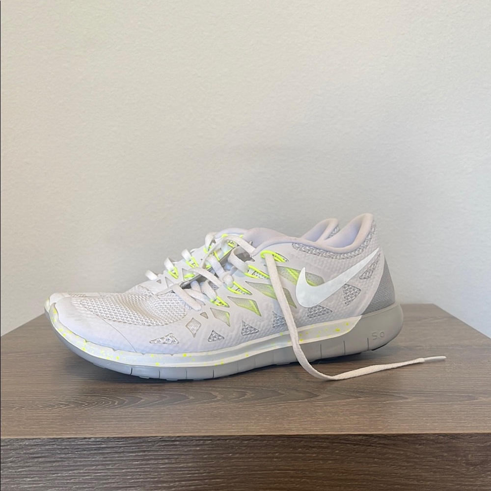 Nike Men’s Free 5.0 Yellow and Silver Athletic Shoes for Performance